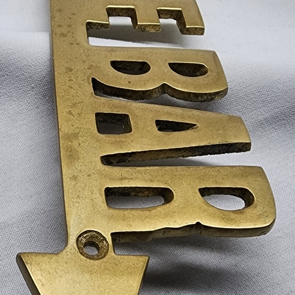 Solid Brass Arrow Sign -  "To the Bar" 11.75 X 2.75 - Picture 2 of 4